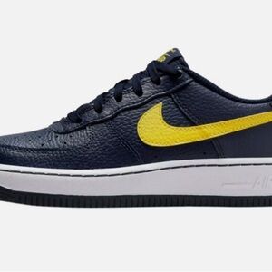 Nike Air Force 1 Big Kids 5.5 (Women’s 7)- Brand Nee in box